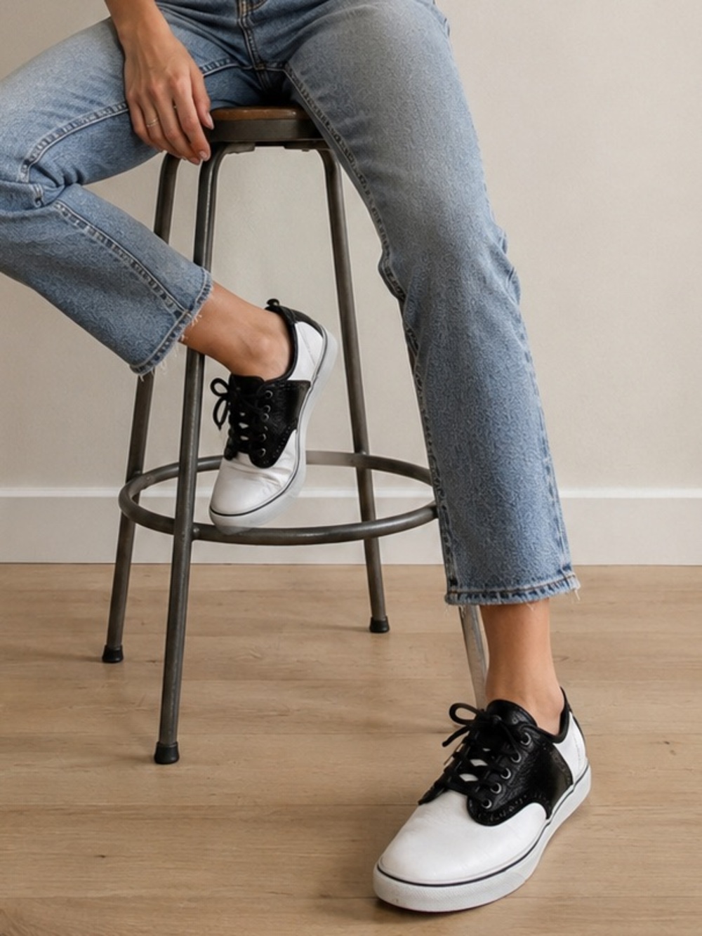 Vans Black White Leather Colorblock Lace-Up Sneakers Men 4 Women 5.5